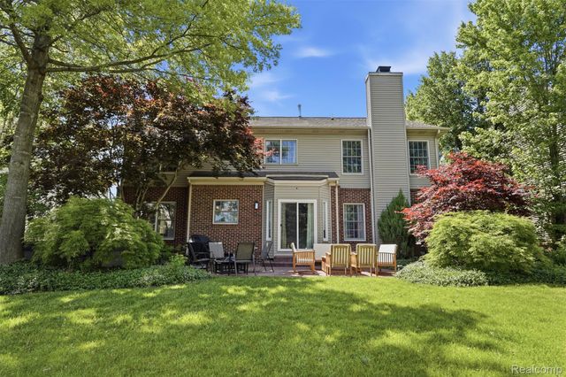 1174 Horseshoe Drive, South Lyon, MI 48178