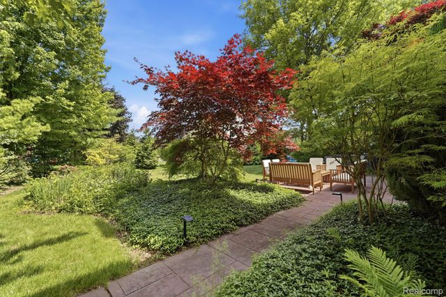 1174 Horseshoe Drive, South Lyon, MI 48178
