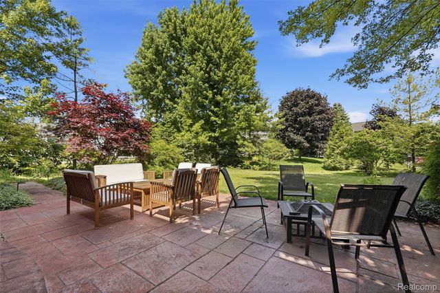 1174 Horseshoe Drive, South Lyon, MI 48178