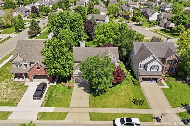 1174 Horseshoe Drive, South Lyon, MI 48178