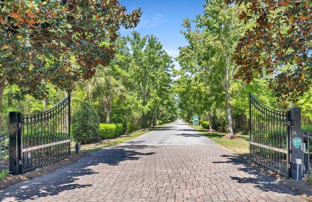 1056 Brushed Dune Circle, Freeport, FL 32439