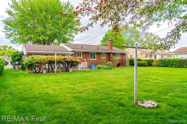 8860 Kidley Drive, Sterling Heights, MI 48314