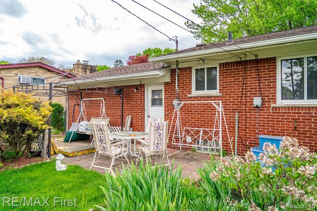 8860 Kidley Drive, Sterling Heights, MI 48314
