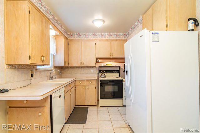 8860 Kidley Drive, Sterling Heights, MI 48314