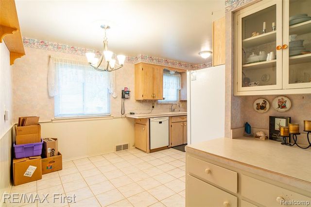 8860 Kidley Drive, Sterling Heights, MI 48314