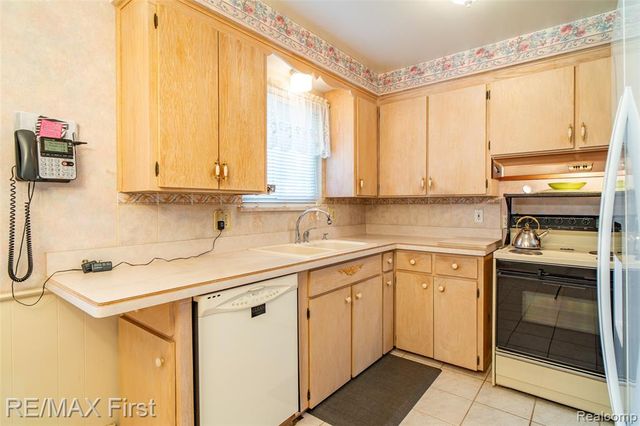 8860 Kidley Drive, Sterling Heights, MI 48314