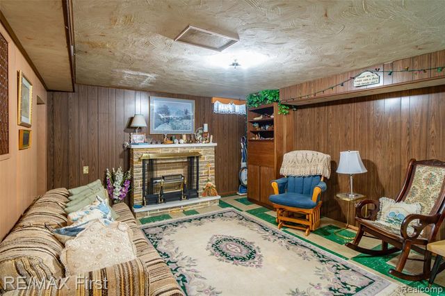 8860 Kidley Drive, Sterling Heights, MI 48314