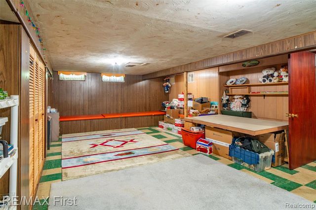 8860 Kidley Drive, Sterling Heights, MI 48314