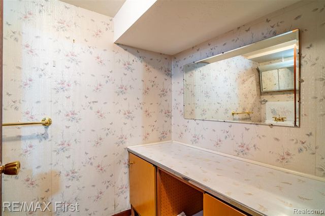 8860 Kidley Drive, Sterling Heights, MI 48314