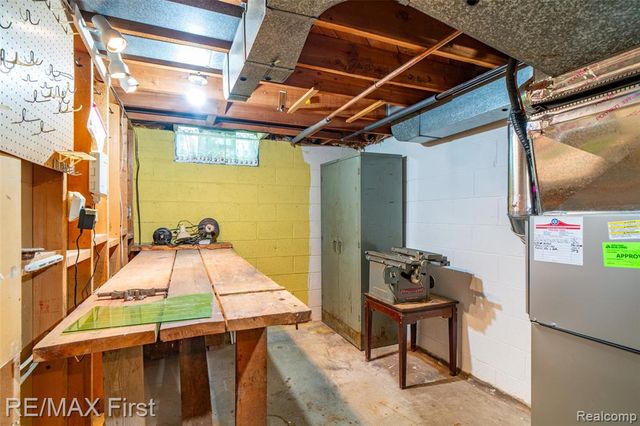 8860 Kidley Drive, Sterling Heights, MI 48314