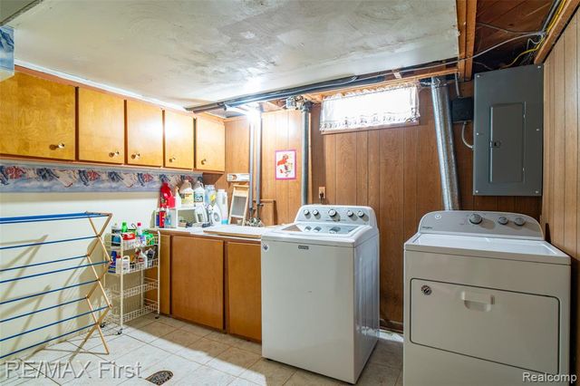 8860 Kidley Drive, Sterling Heights, MI 48314