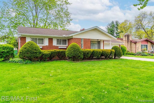 8860 Kidley Drive, Sterling Heights, MI 48314