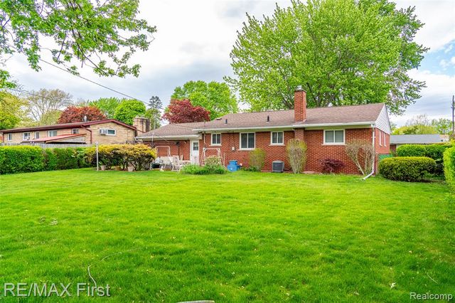 8860 Kidley Drive, Sterling Heights, MI 48314