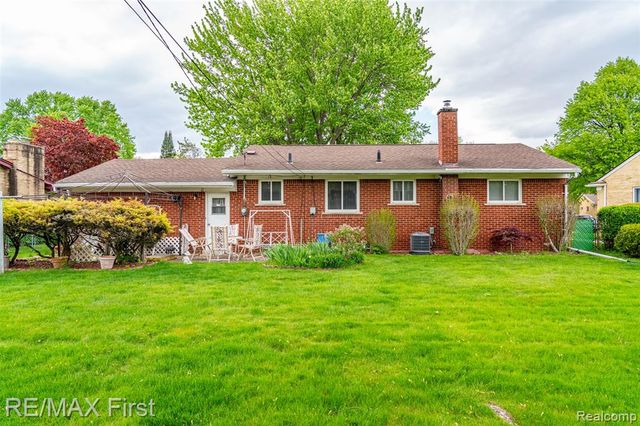 8860 Kidley Drive, Sterling Heights, MI 48314