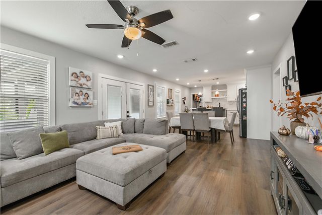 504 Eden Lane, Bryan, TX 77803