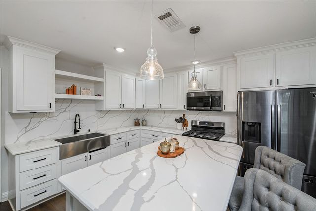 504 Eden Lane, Bryan, TX 77803