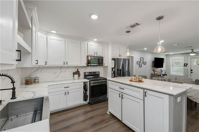 504 Eden Lane, Bryan, TX 77803