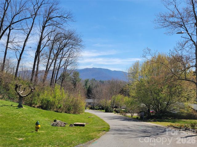 323 4th Street, Waynesville, NC 28786