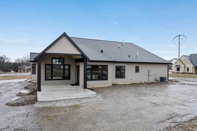 2088 Seward Lake Pass, Fort Wayne, IN 46814