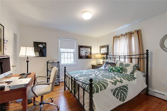 16 South Drive, Middletown, RI 02842