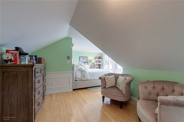 16 South Drive, Middletown, RI 02842