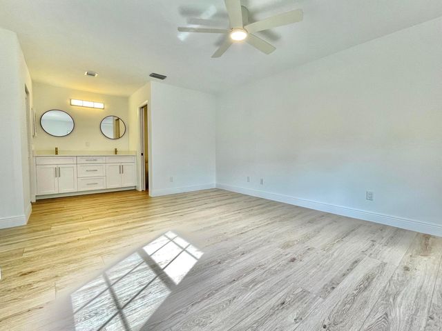 359 Prestwick Circle 2, Palm Beach Gardens, FL 33418