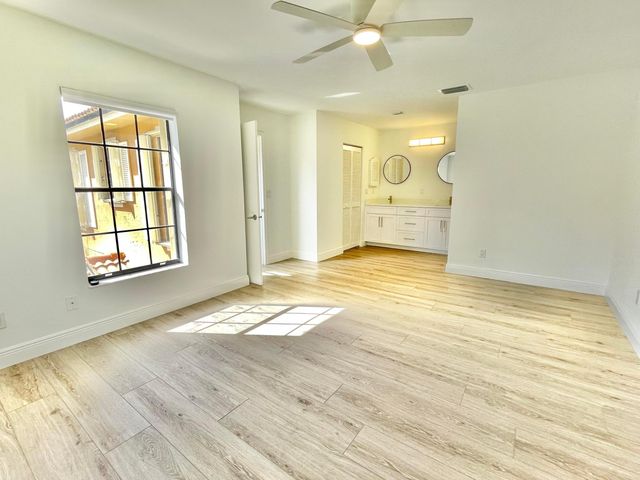 359 Prestwick Circle 2, Palm Beach Gardens, FL 33418