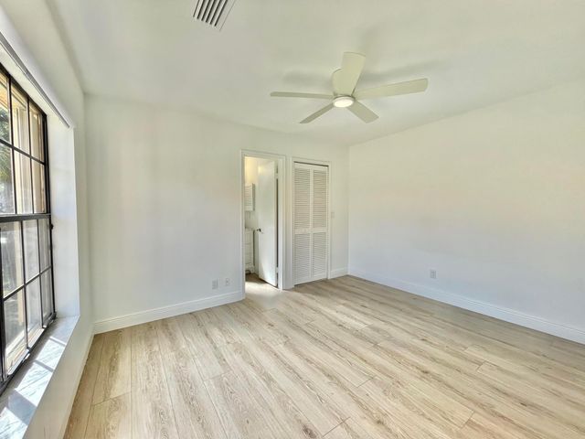 359 Prestwick Circle 2, Palm Beach Gardens, FL 33418