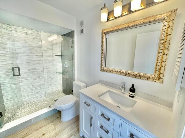 359 Prestwick Circle 2, Palm Beach Gardens, FL 33418