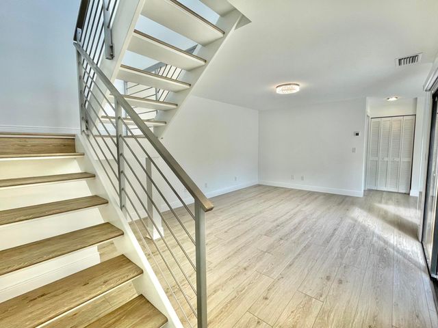 359 Prestwick Circle 2, Palm Beach Gardens, FL 33418