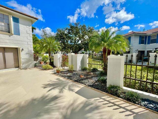 359 Prestwick Circle 2, Palm Beach Gardens, FL 33418