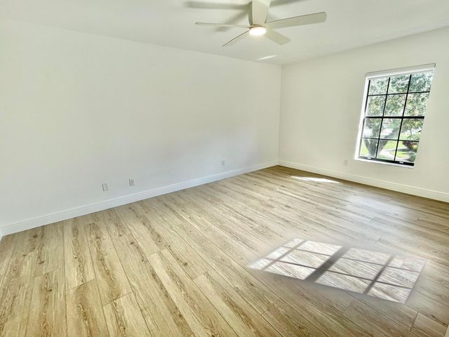 359 Prestwick Circle 2, Palm Beach Gardens, FL 33418