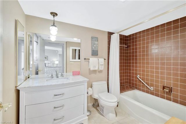 10701 Gulf Shore DR 302, Naples, FL 34108