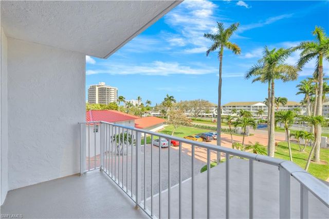 10701 Gulf Shore DR 302, Naples, FL 34108