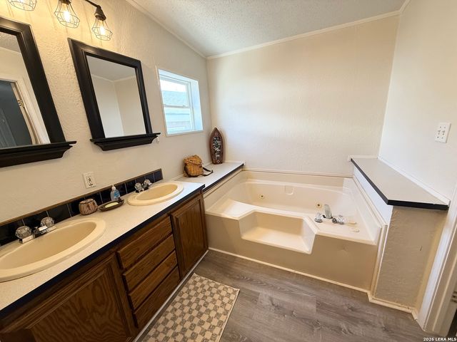 333 Fairway Circle, Brackettville, TX 78832