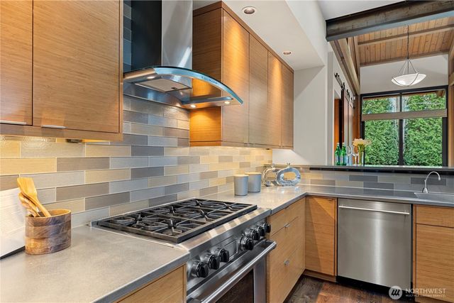 1014 Belfair Road, Bellevue, WA 98004