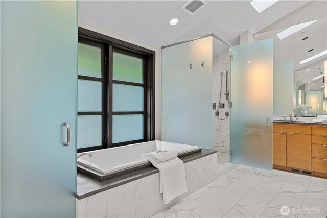 1014 Belfair Road, Bellevue, WA 98004