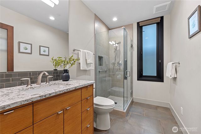 1014 Belfair Road, Bellevue, WA 98004