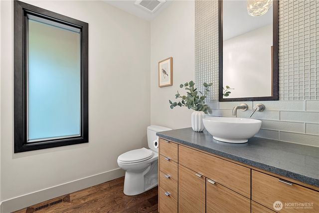 1014 Belfair Road, Bellevue, WA 98004