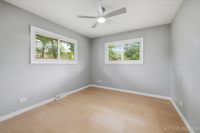 557 Willard Avenue, Elgin, IL 60120