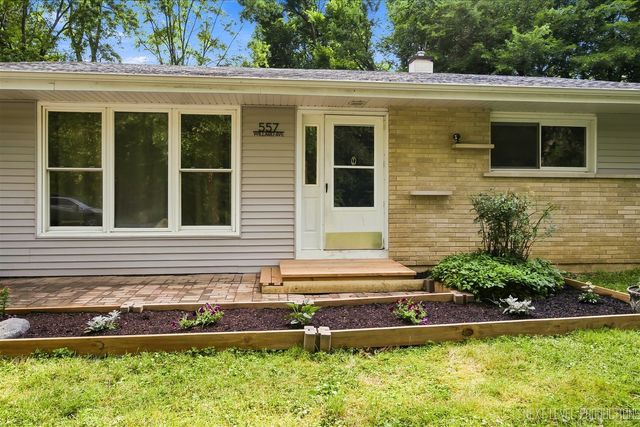 557 Willard Avenue, Elgin, IL 60120