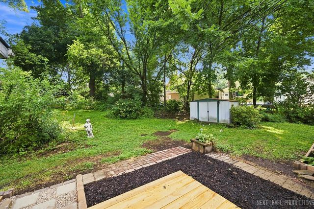 557 Willard Avenue, Elgin, IL 60120