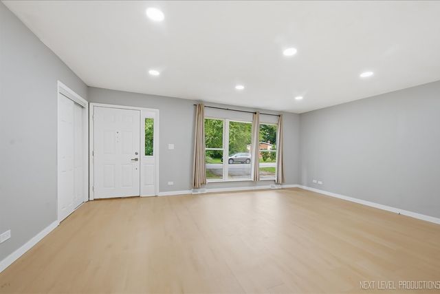 557 Willard Avenue, Elgin, IL 60120