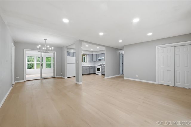 557 Willard Avenue, Elgin, IL 60120