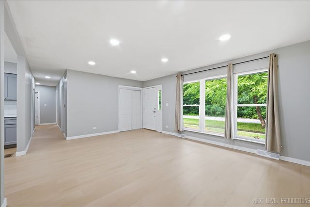 557 Willard Avenue, Elgin, IL 60120