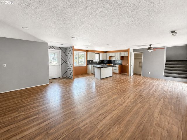 10800 Se KATHY Ln, Boring, OR 97009