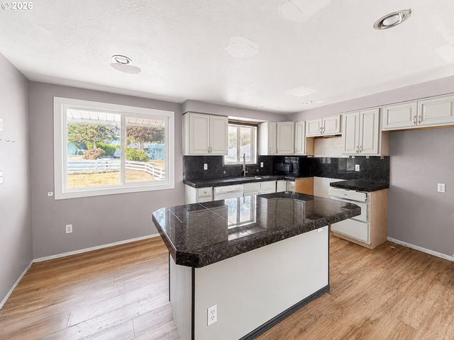 10800 Se KATHY Ln, Boring, OR 97009