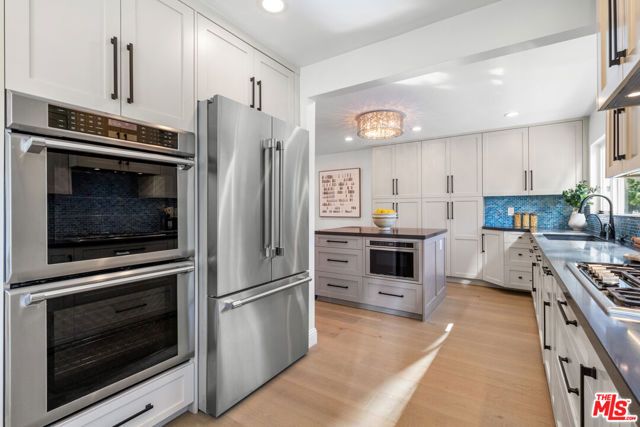 22935 Sylvan Street, Woodland Hills (los Angeles), CA 91367