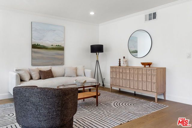 22935 Sylvan Street, Woodland Hills (los Angeles), CA 91367