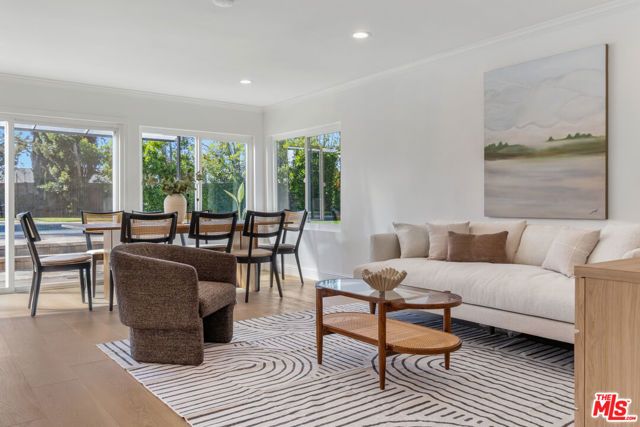 22935 Sylvan Street, Woodland Hills (los Angeles), CA 91367